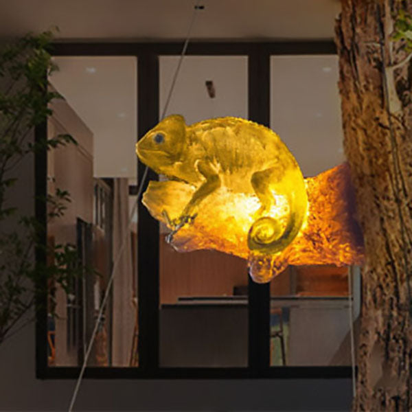 Decorative Solar Animal Garden Light – Owl / Chameleon / Toucan / Raccoon – (1 LED)