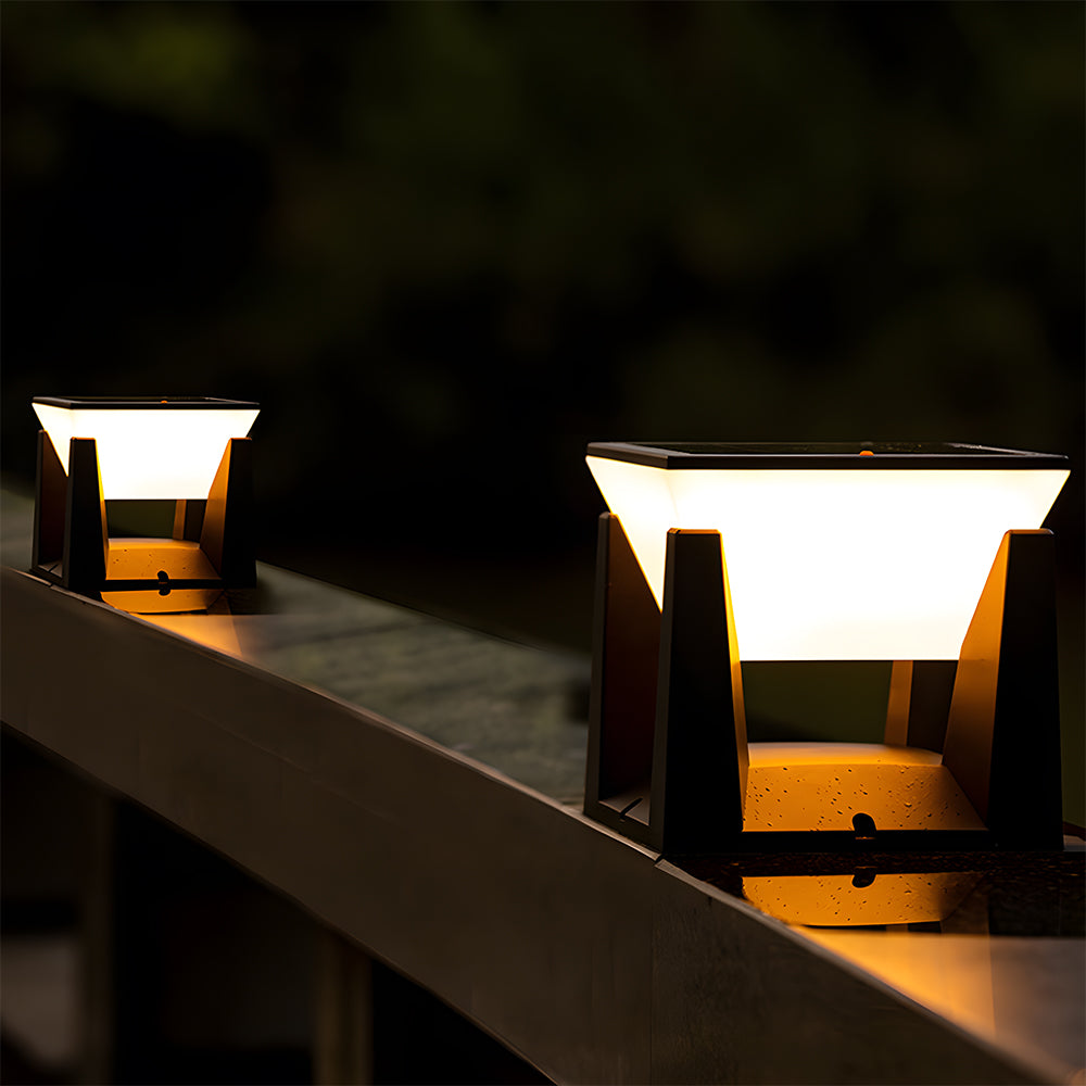 Solvra Solar Outdoor Lamp for Wall and Floor Use