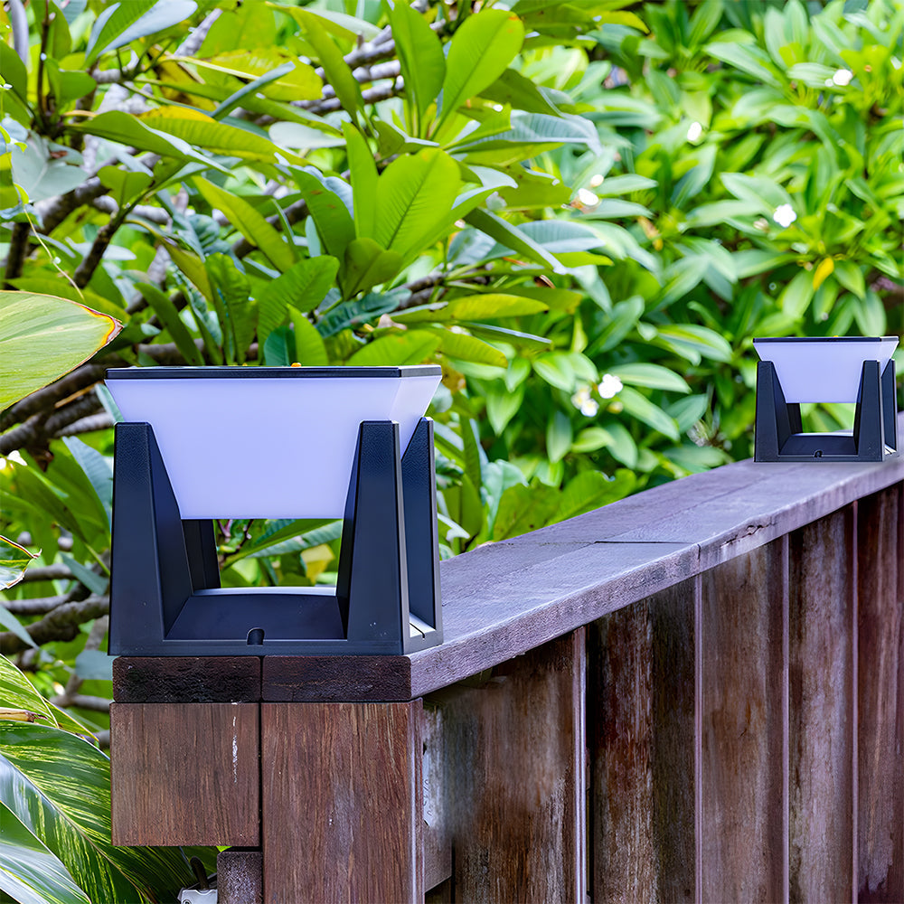 Solvra Solar Outdoor Lamp for Wall and Floor Use