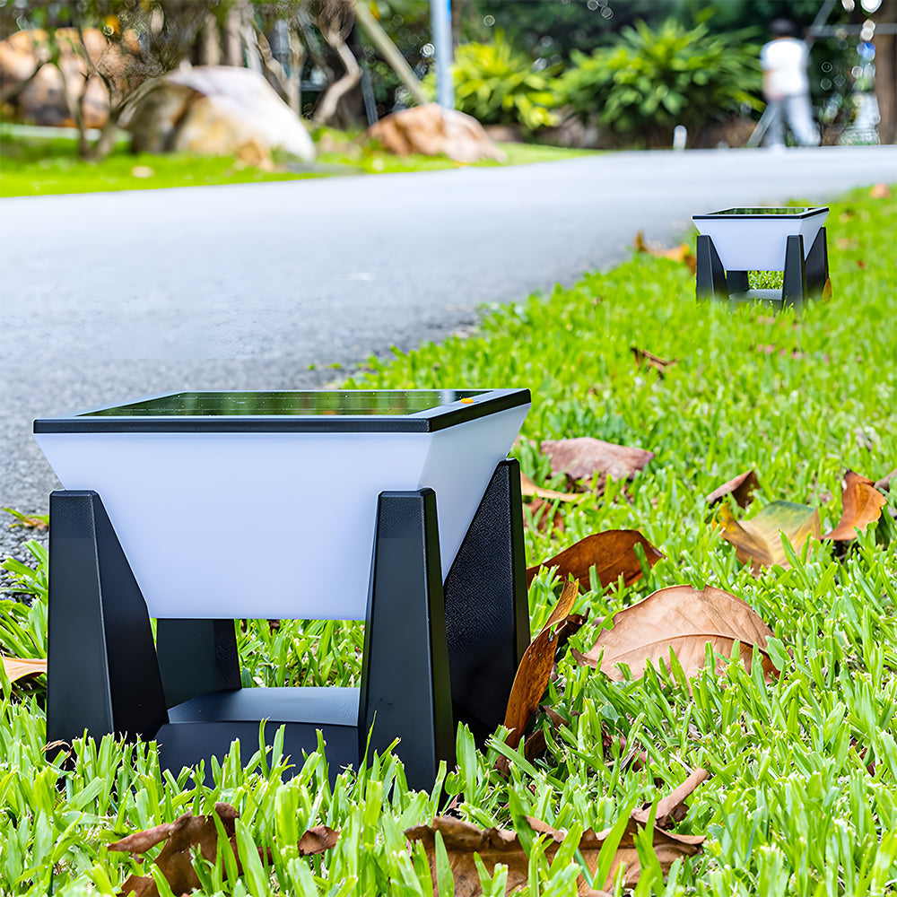 Solvra Solar Outdoor Lamp for Wall and Floor Use