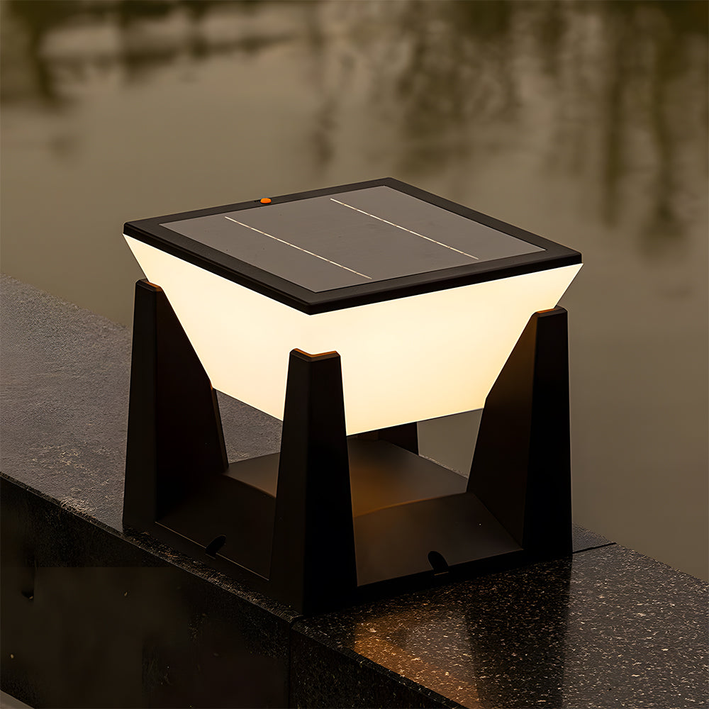 Solvra Solar Outdoor Lamp for Wall and Floor Use