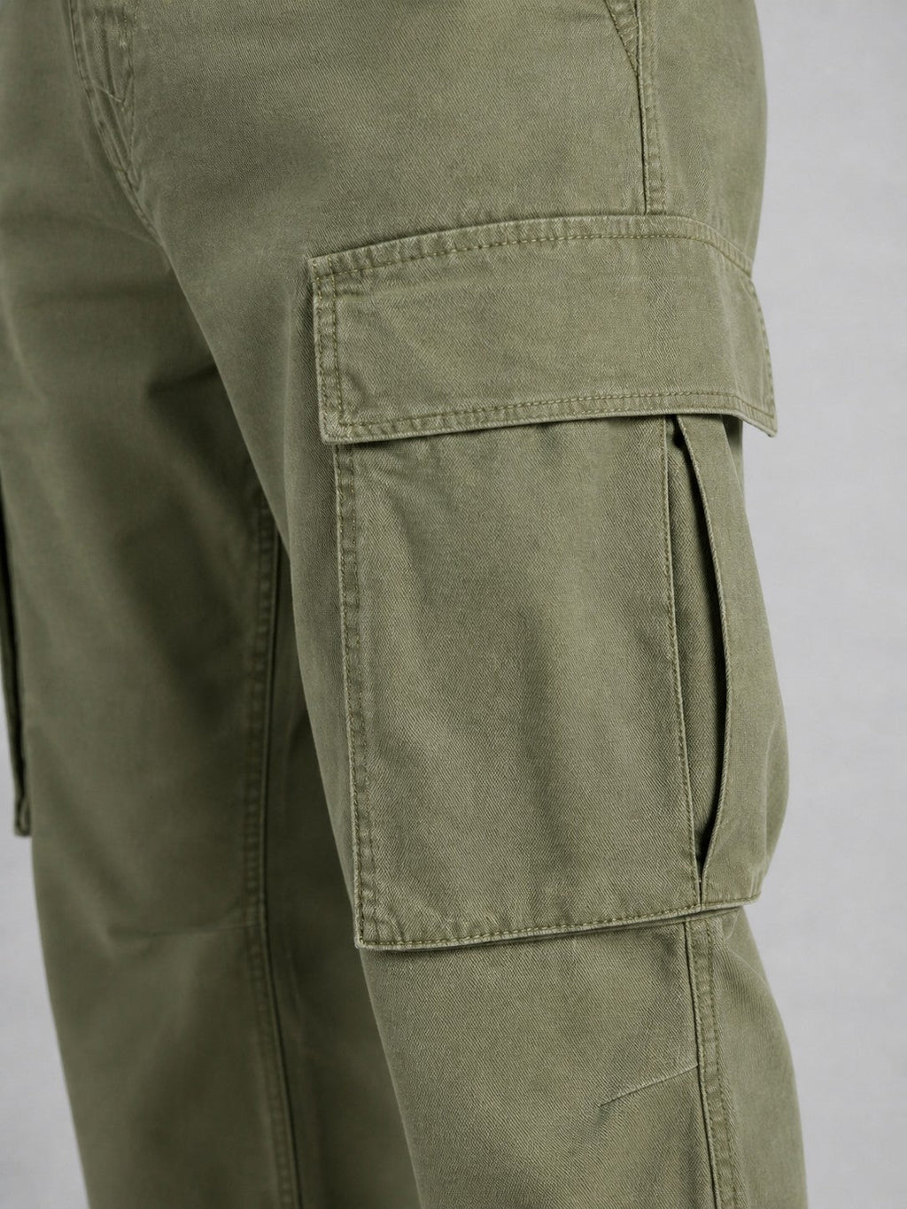Henry cargo pants - Army Green pocket detail