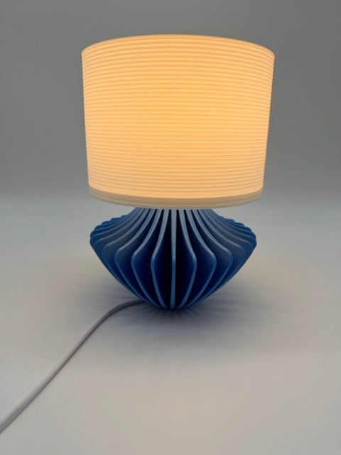 Geo Modern Table Lamp with Blue Geometric Base and White Ribbed Shade – Ambient Lighting