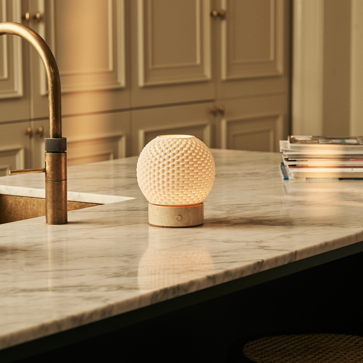 Vela Light Brown Wooden Wireless Table Lamp | 3D-Printed Porcelain, Dimmable & Up to 100 Hours of Light