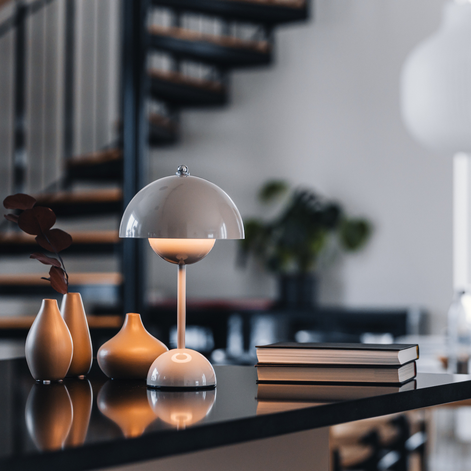 Minimalist Battery-Powered Lamp in Scandinavian Design