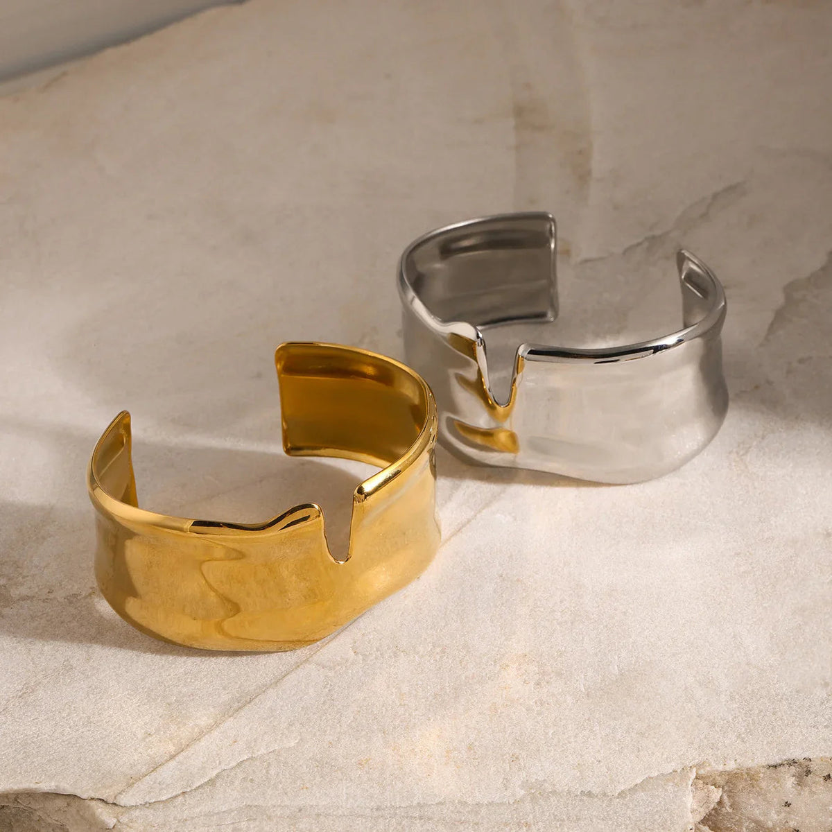 Women's Minimalist Cuff Bracelet - Gold-Plated Stainless Steel