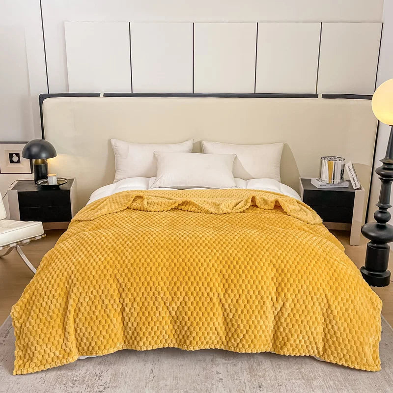 Caelidra – Checkered Soft Velvet Blanket Warm Cozy Throw for Sofa and Bed