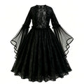 Fillette portant le déguisement de mariée fantôme gothique, robe en dentelle noire ornée de roses