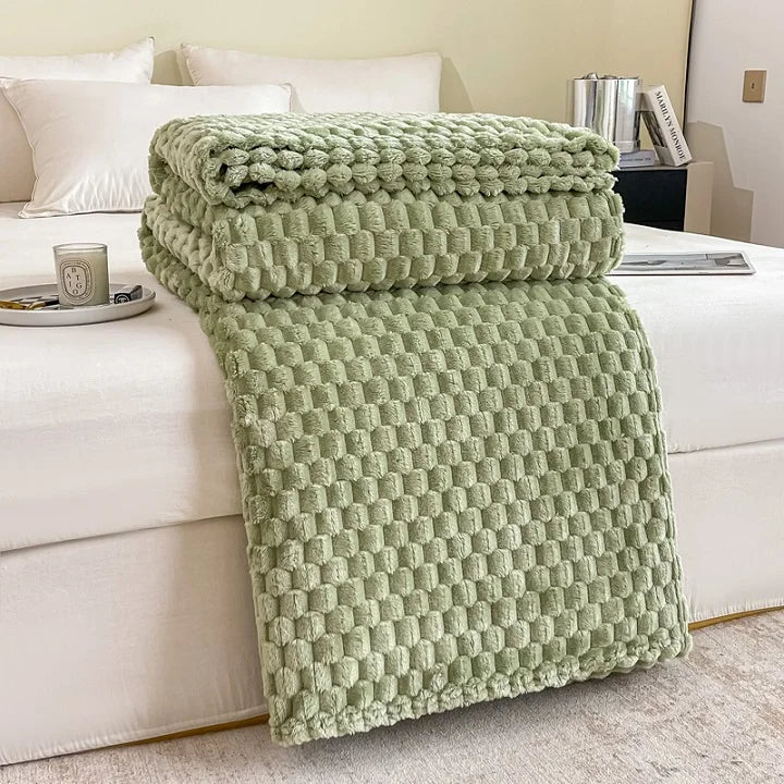 Caelidra – Checkered Soft Velvet Blanket Warm Cozy Throw for Sofa and Bed