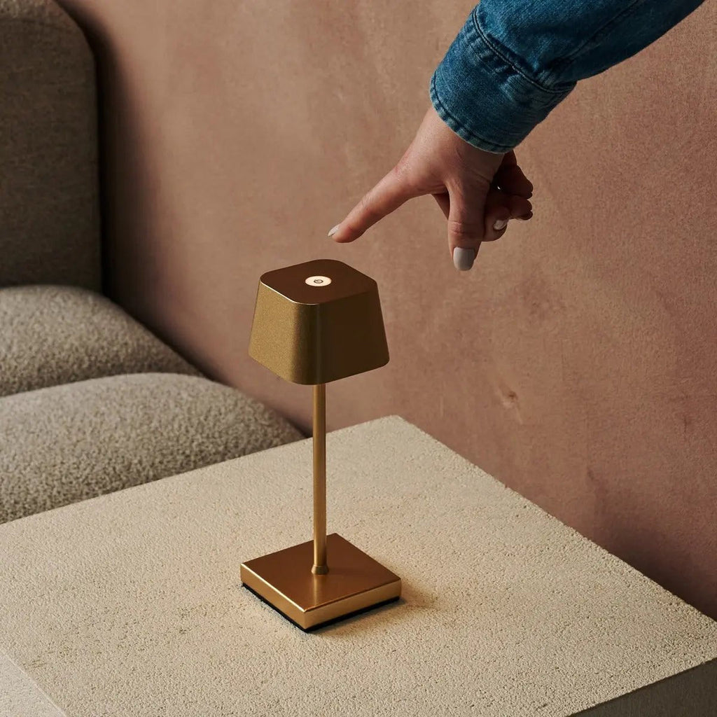 Sarphati Mini Gold Cordless Lamp | Wireless Charging via Charging Station, Dimmable & 3 Light Modes