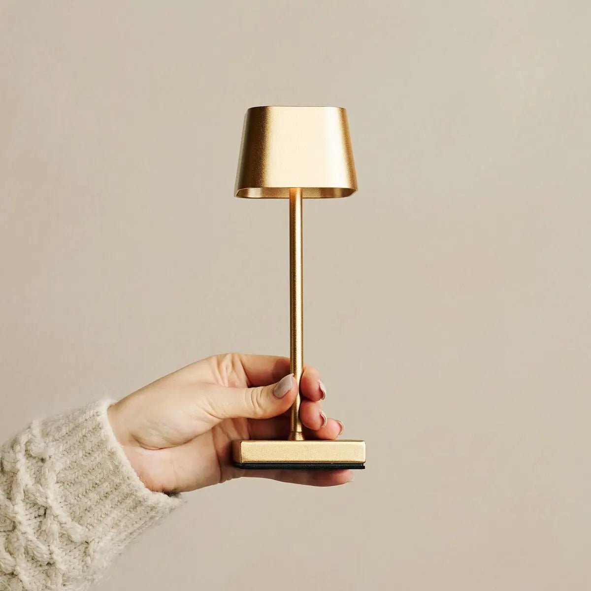 Sarphati Mini Gold Cordless Lamp | Wireless Charging via Charging Station, Dimmable & 3 Light Modes