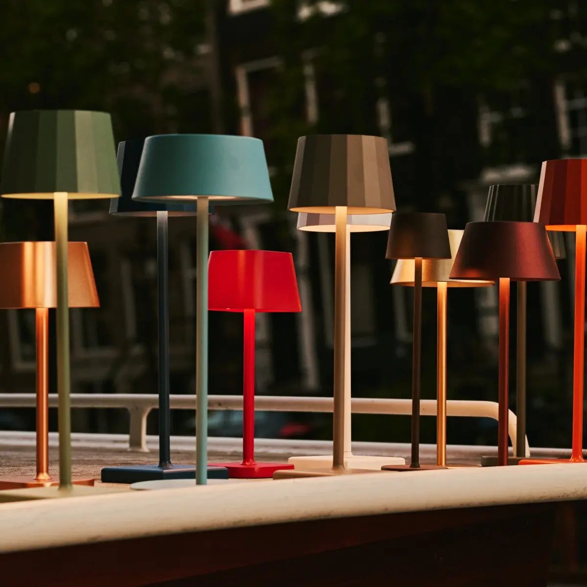 Sarphati Mini Gold Cordless Lamp | Wireless Charging via Charging Station, Dimmable & 3 Light Modes