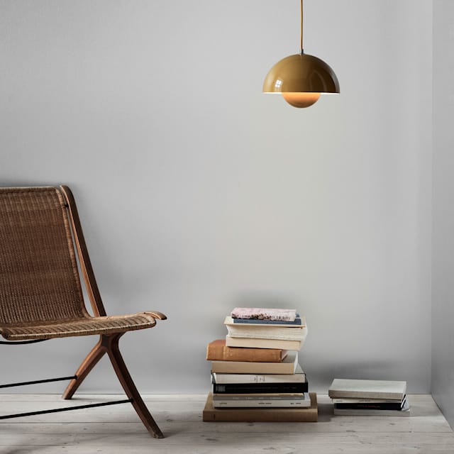 Ceiling Pendant Light in Iron with Adjustable Cord - Warm White Glow