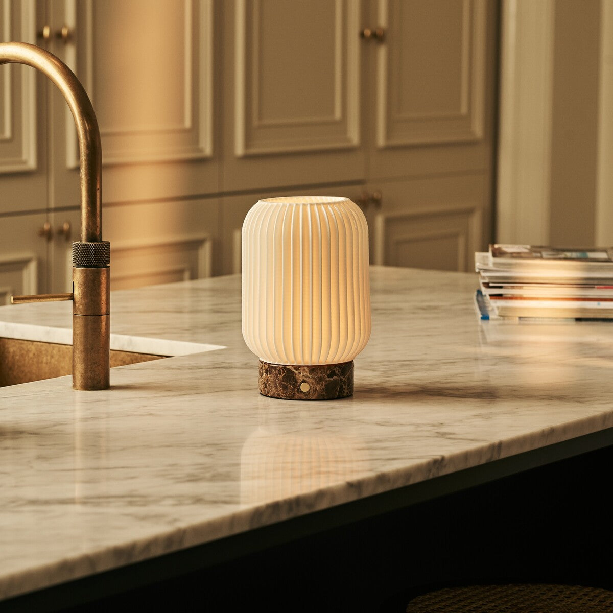 Alba Dark Brown – Emperador Dark Marble Rechargeable Table Lamp | Wireless, 3 Light Colors & Dimmable