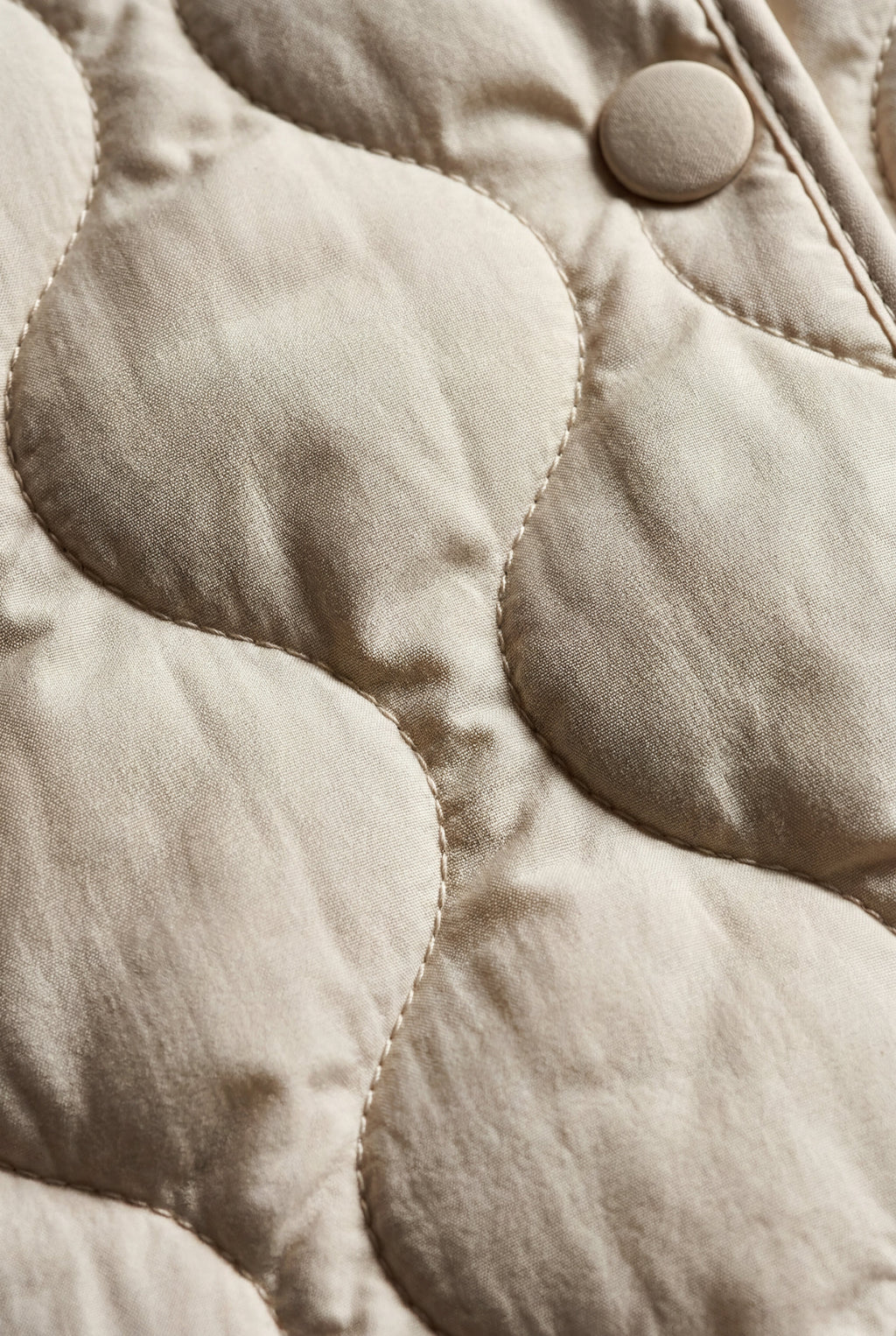 White Diamond-quilted Sleeveless Bodywarmer Vest with Snap Closure - Photo 4